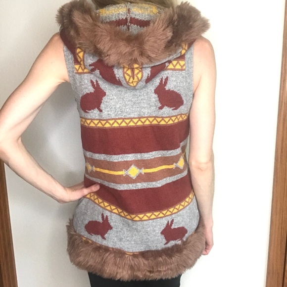 Forever 21 Sweaters - Forever 21 Faux Fur Hoodie Vest Size Small Brown Bunny Burning Sweater Vest Man